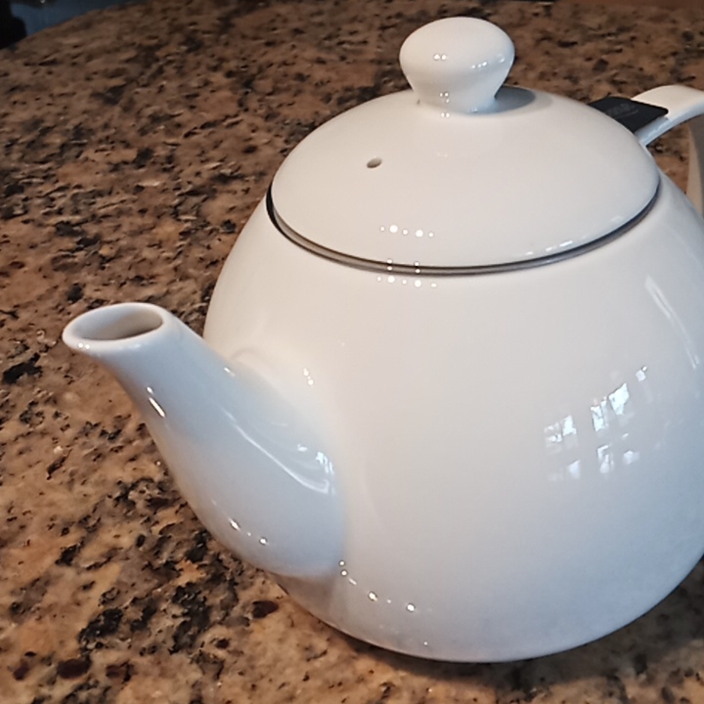 SWEESE Porcelain Tea Pot With Stainless Steel Infuser. 27 oz. Flawless Condition - Picture 4 of 16